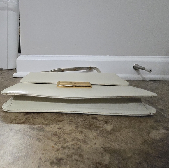 Vintage Salvatore Ferragamo Cream and Gold Shoulder Bag - Picture 13 of 16